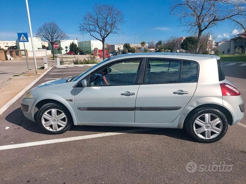 Usata Renault Mégane II 100 CV (73 kW) 2004 Grigio Berlina