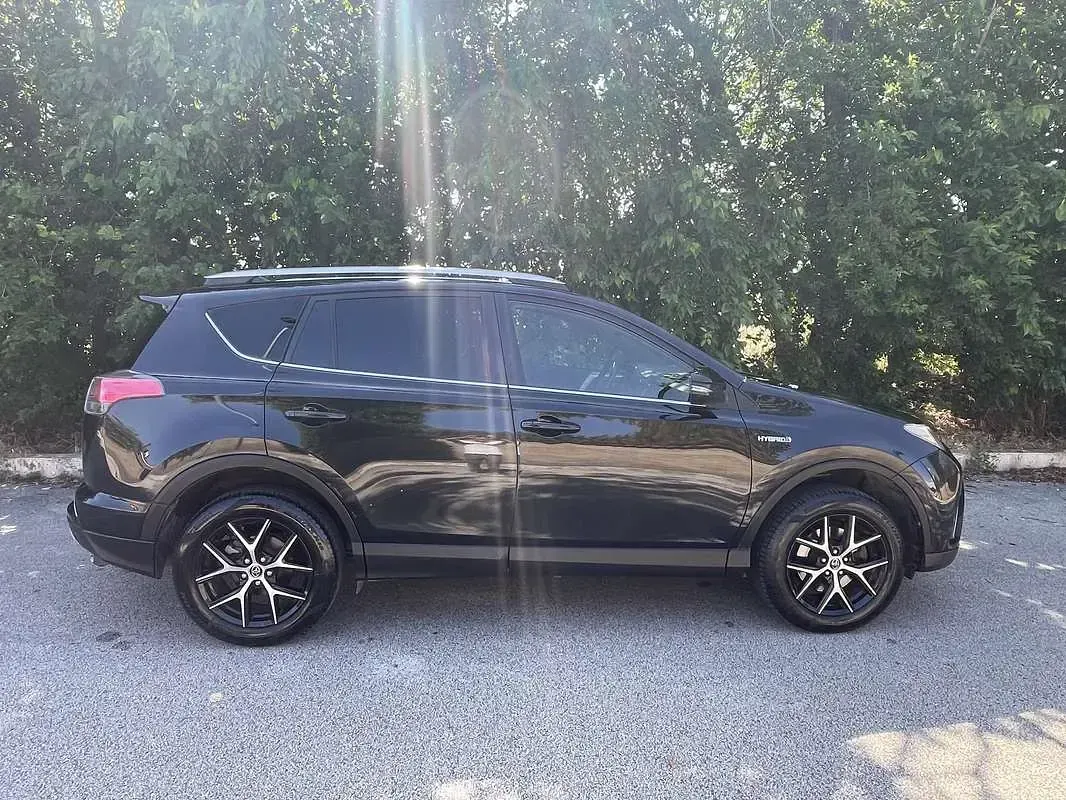 Usata Toyota RAV4 Hybrid Style 155 CV (114 kW) 2016 Nero SUV