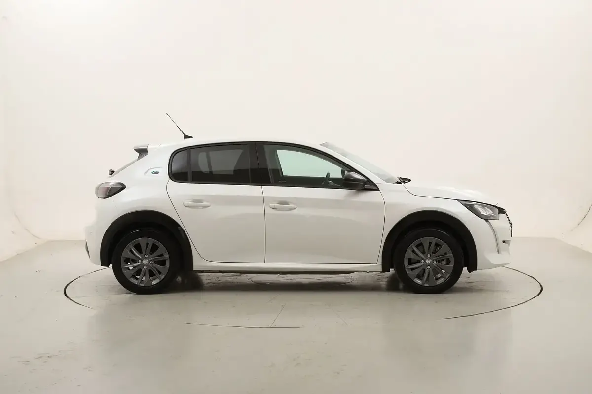 Usata Peugeot e-208 Allure 56 kW (77 CV) 2022 Utilitaria