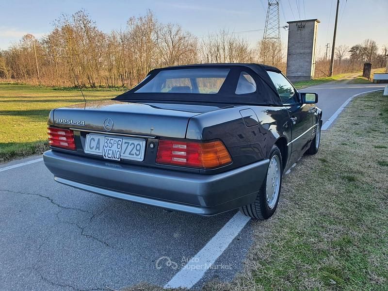 Usata Mercedes SL300 212 CV (155 kW) 1991 Nero Cabrio