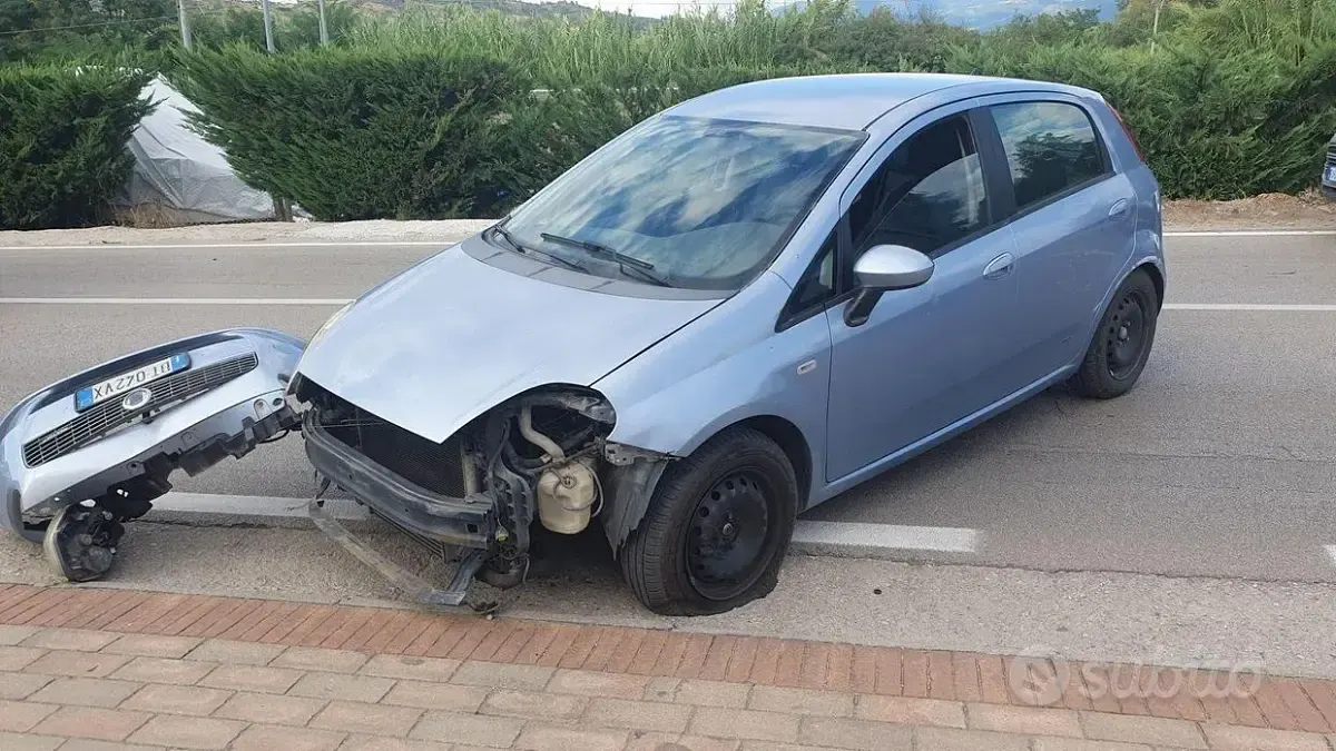 Begagnad Fiat Grande Punto Active 75 HK (55 kW) 2009 Halvkombi