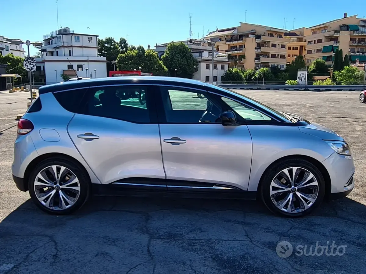 Usata Renault Scénic Intens 120 CV (88 kW) 2019 Grigio Monovolume