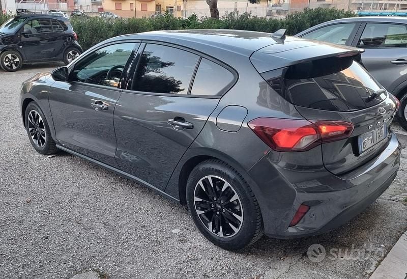 Usata Ford Focus 120 CV (88 kW) 2022 Grigio Berlina