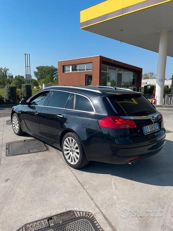 Usata Opel Insignia Cosmo 160 CV (117 kW) 2009 Nero Station wagon