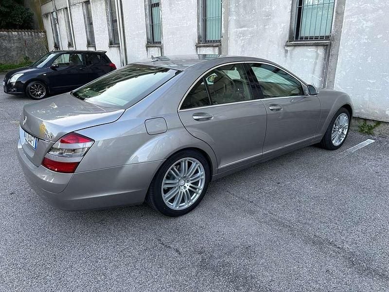 Oro Usata 2008 Mercedes S320 Elegance Tre volumi | 8700 € (Cara) - Immagine 1/4