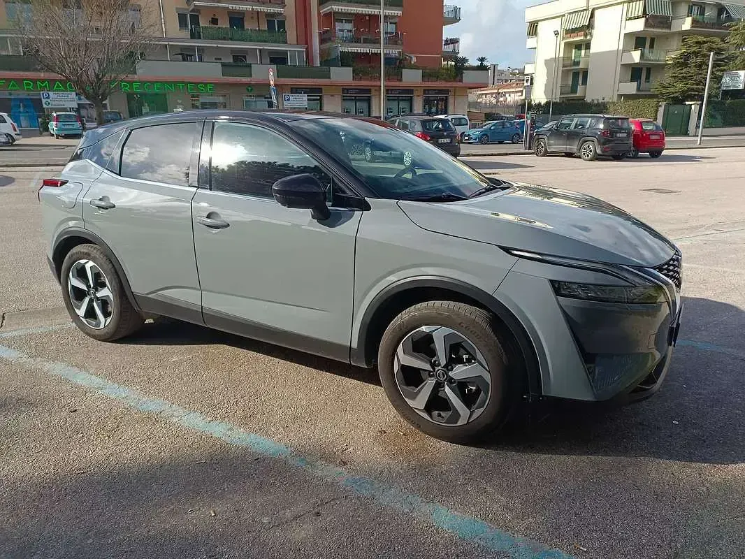 Usata Nissan Qashqai N-Connecta 140 CV (102 kW) 2022 Grigio SUV