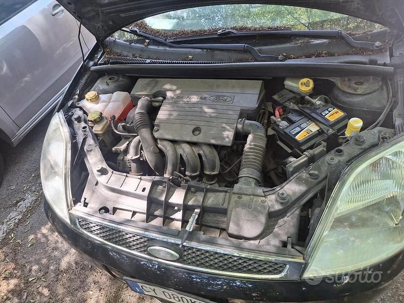 Usata Ford Fiesta 80 CV (58 kW) 2005 Nero Utilitaria