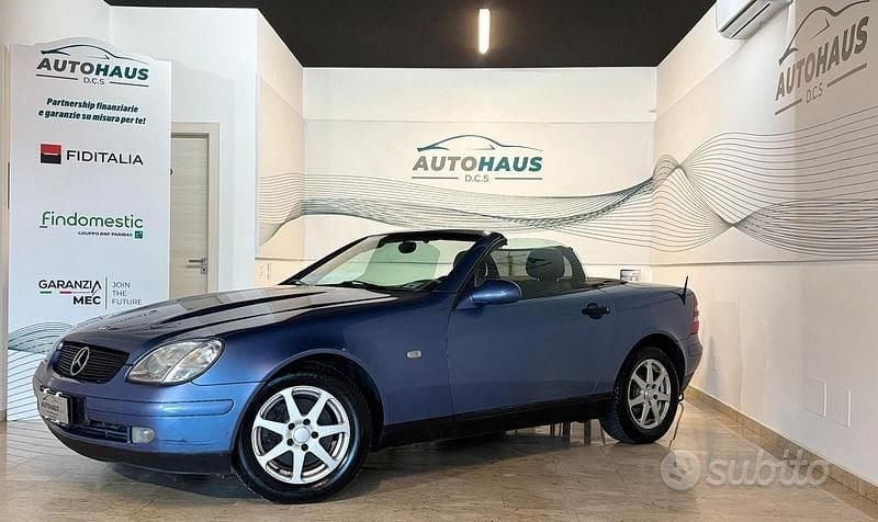 Usata Mercedes SLK200 136 CV (100 kW) 1997 Blu Cabrio