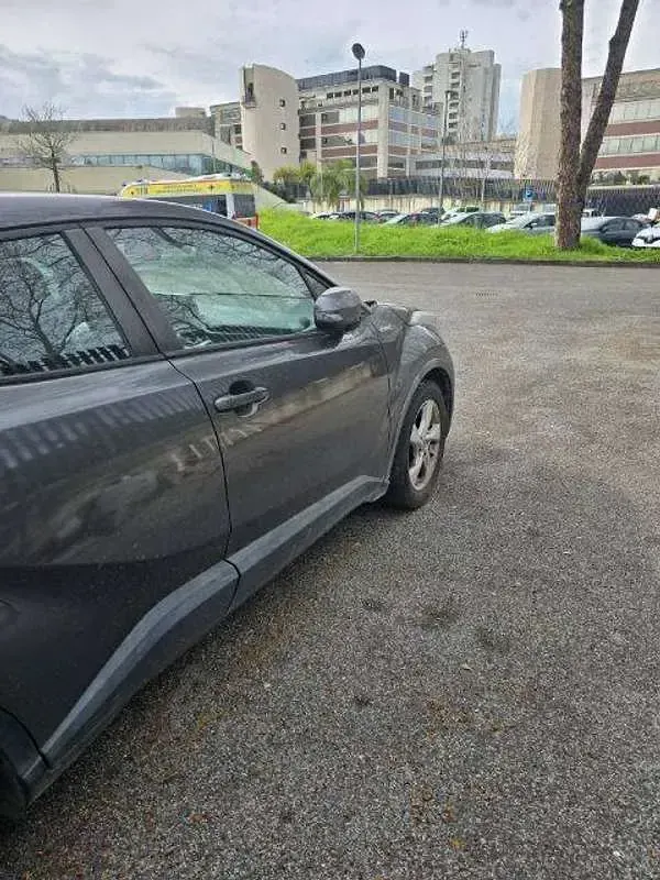 Usata Toyota C-HR Business Edition 158 CV (116 kW) 2018 Grigio SUV