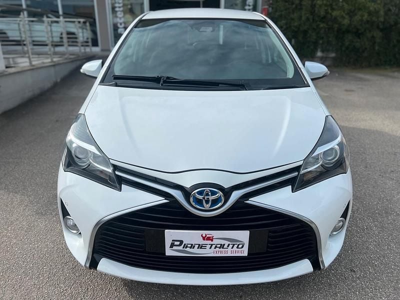 Usata Toyota Yaris Hybrid Active 73 CV (53 kW) 2016 Bianco Berlina