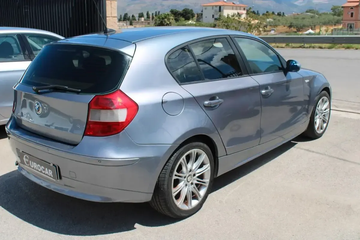 Usata BMW 118 122 CV (89 kW) 2004 Argento Utilitaria
