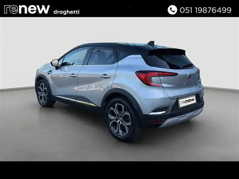 Usata Renault Captur Techno 145 CV (106 kW) 2023 Grigio chiaro SUV
