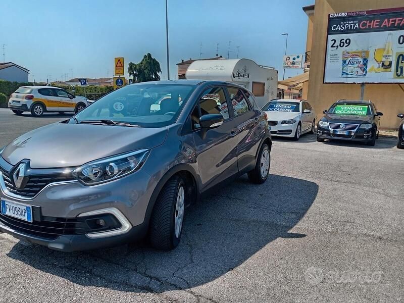 Usata Renault Captur 90 CV (66 kW) 2019 Grigio SUV