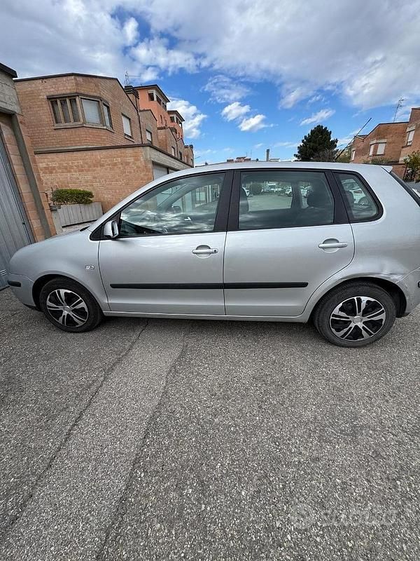 Occasion VW Polo 64 ch (47 kW) 2004 Gris Citadine