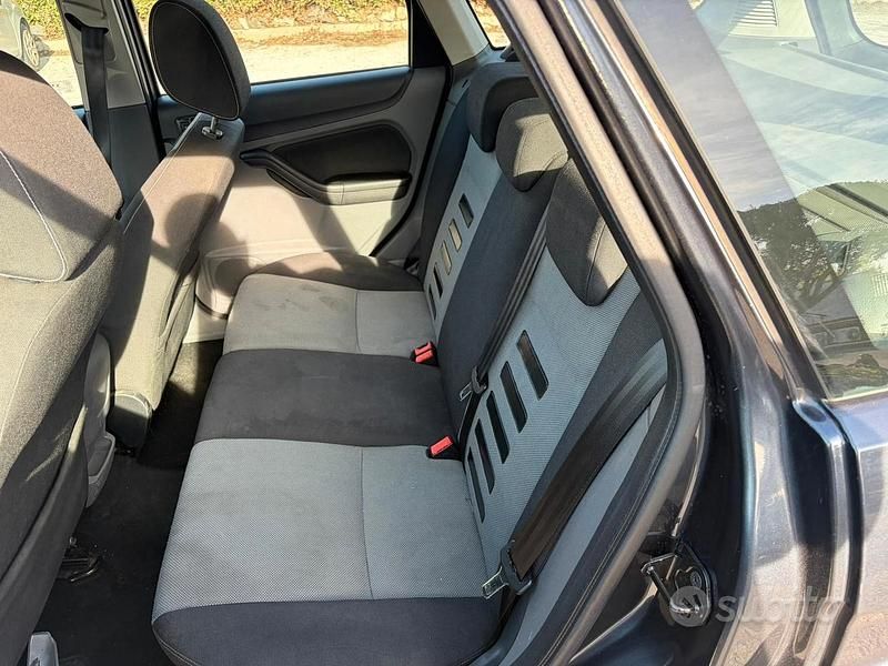 Usata Ford Focus 90 CV (66 kW) 2009 Grigio Station wagon