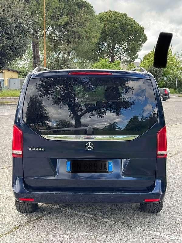 Usado Mercedes V220 163 CV (119 kW) 2018 Azul Monovolumen