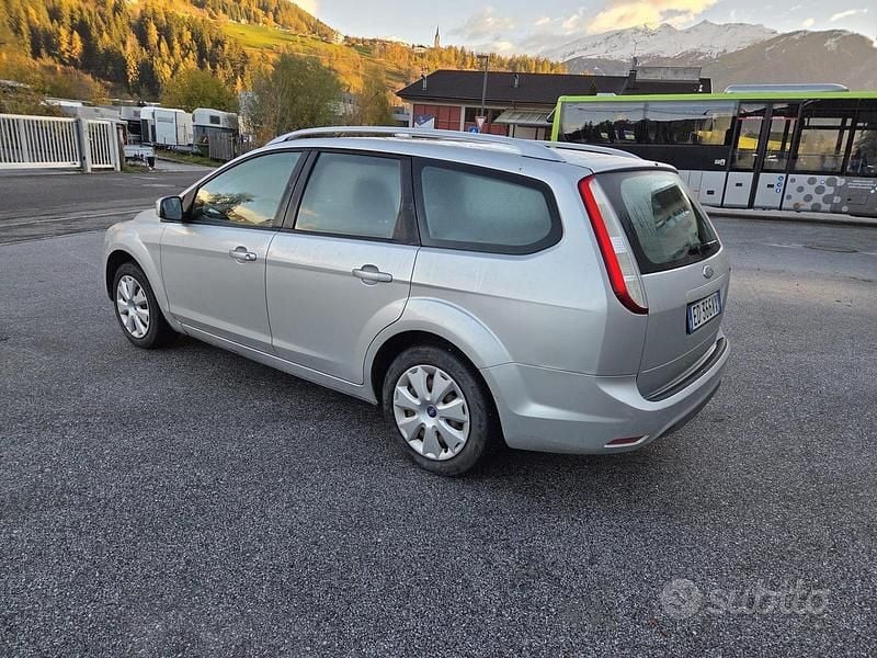Usata Ford Focus Titanium 100 CV (73 kW) 2011 Grigio Station wagon