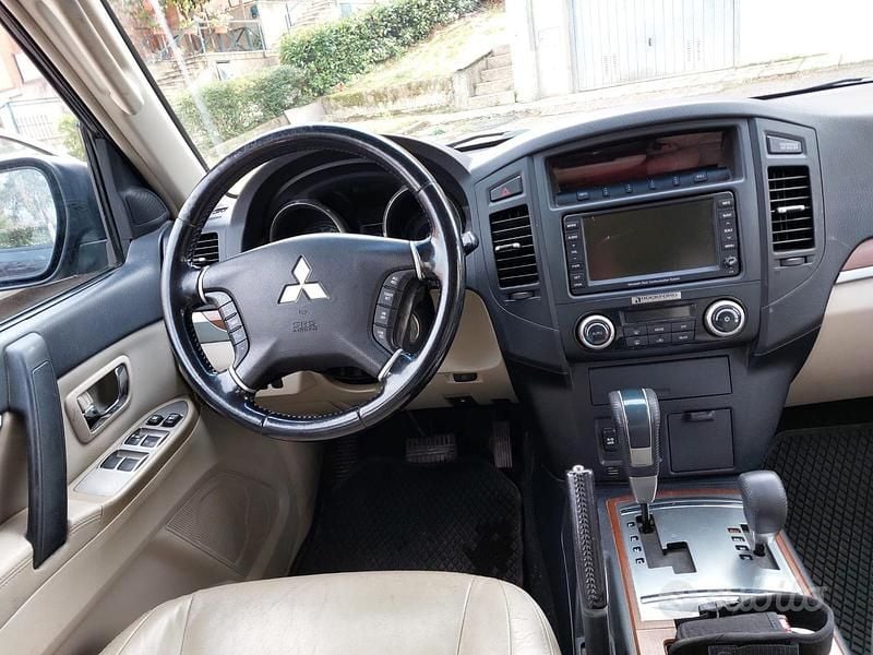 Usata Mitsubishi Pajero Instyle 170 CV (125 kW) 2008 Nero SUV
