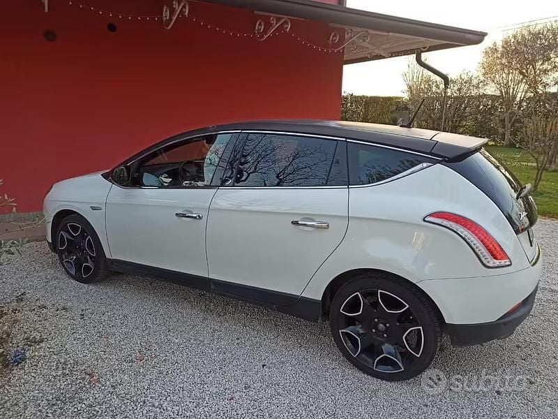 Usata Lancia Delta 120 CV (88 kW) 2010 Bianco Utilitaria