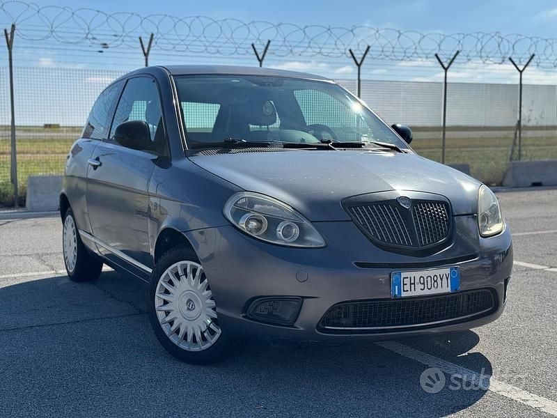 Usata Lancia Ypsilon 2011 Grigio Utilitaria
