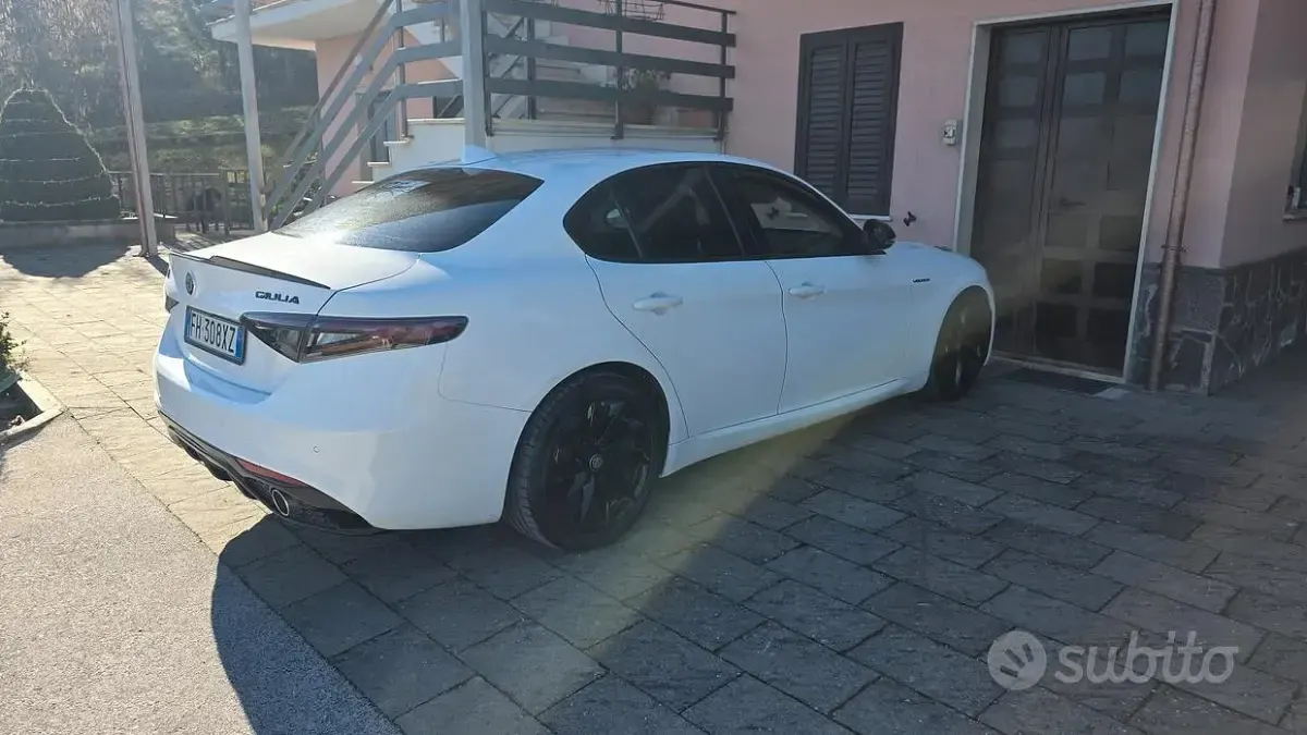 Usata Alfa Romeo Giulia 150 CV (110 kW) 2017 Bianco Berlina