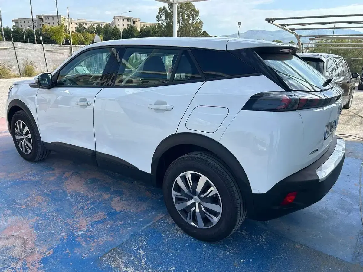 Usata Peugeot 2008 Allure 110 CV (80 kW) 2021 Nero SUV