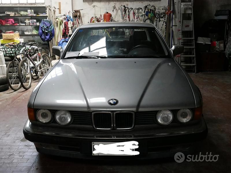Begagnad BMW 735 220 HK (161 kW) 1987 Grå Sedan