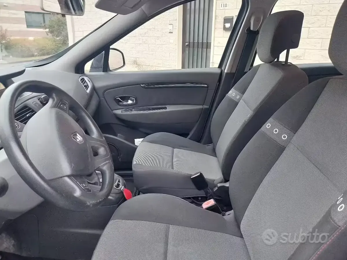 Usata Renault Scenic E-Tech 110 CV (80 kW) 2014 Grigio Utilitaria