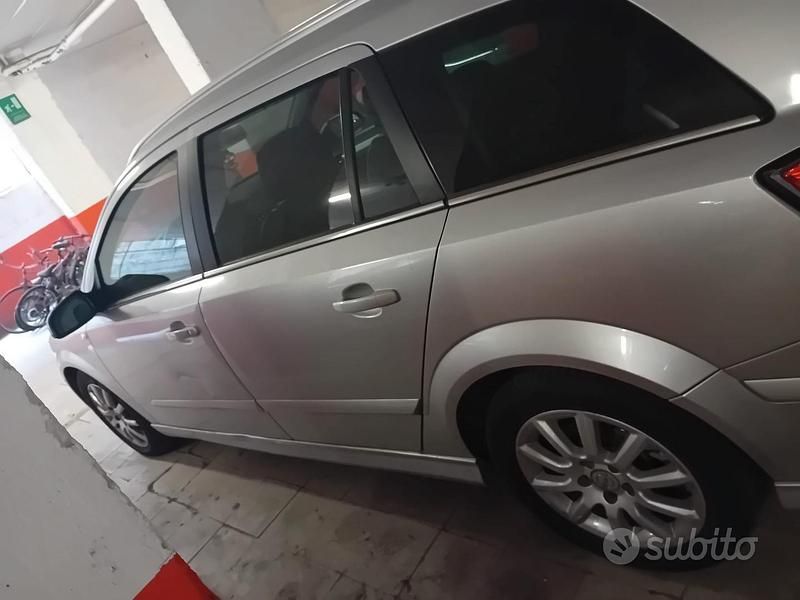 Usata Opel Astra 110 CV (80 kW) 2010 Grigio Station wagon