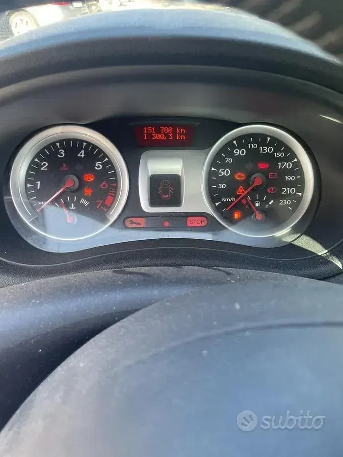 Usata Renault Clio III 48 CV (35 kW) 2011 Grigio