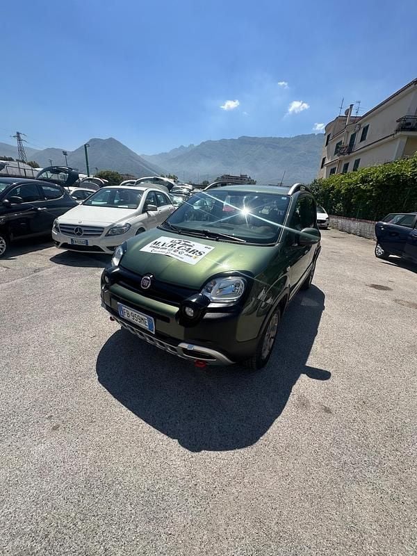 Usado Fiat Panda Cross Cross 95 CV (69 kW) 2016 Verde Utilitario
