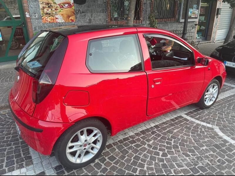 Usata Fiat Punto 69 CV (50 kW) 2006 Rosso Utilitaria