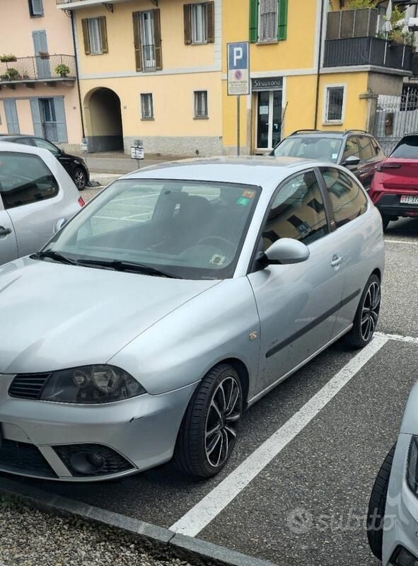 Usata Seat Ibiza 75 CV (55 kW) 2006 Grigio Utilitaria