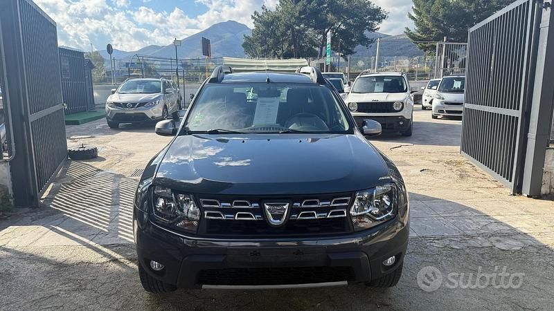 Usata Dacia Duster Lauréate 110 CV (80 kW) 2015 Grigio SUV