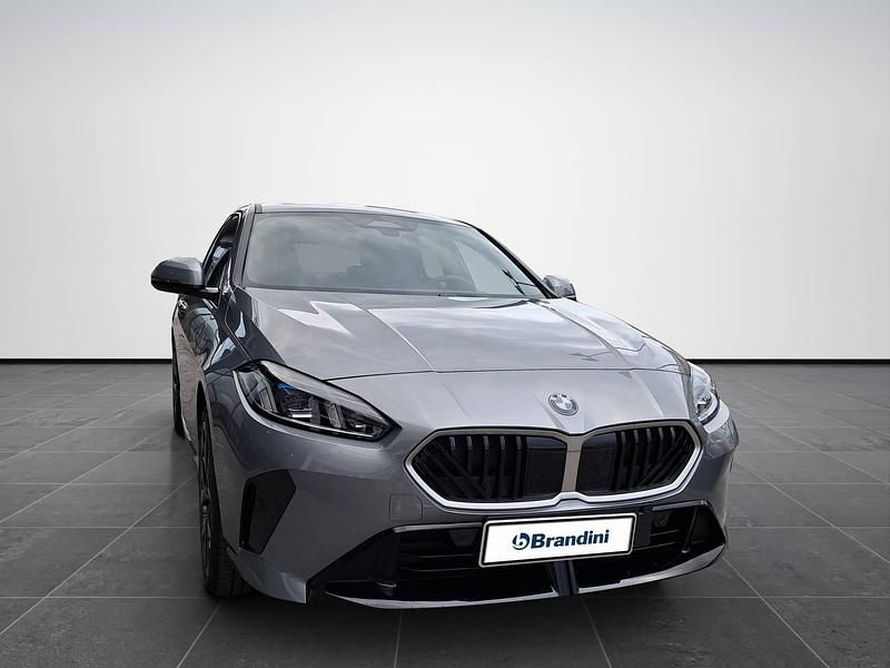 Nuova BMW 120 156 CV (114 kW) 2026 Skyscraper grey metallic Utilitaria