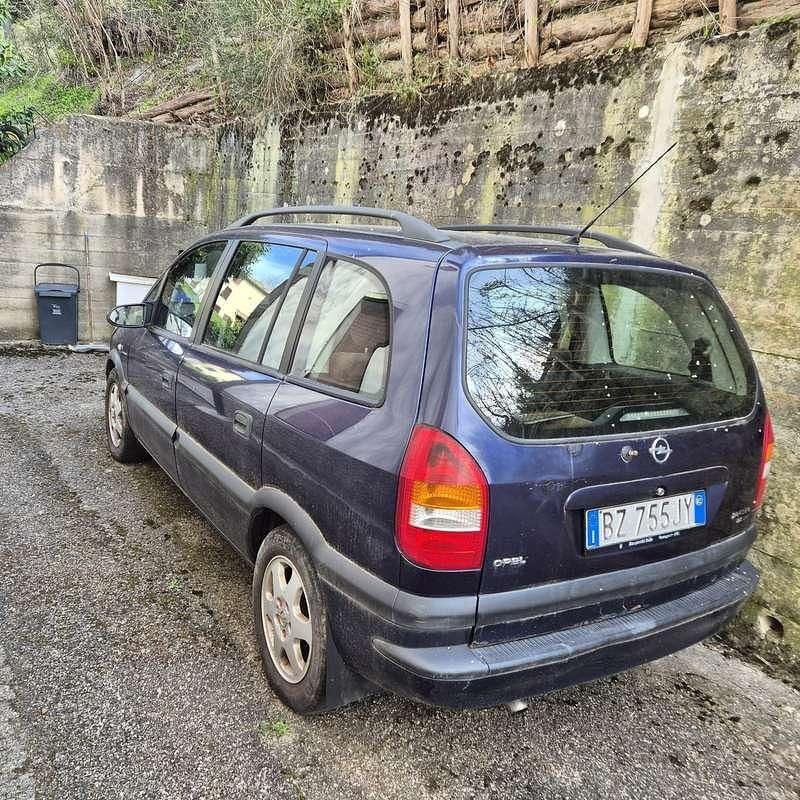 Usata Opel Zafira Elegance 101 CV (74 kW) 2002 Blu Monovolume