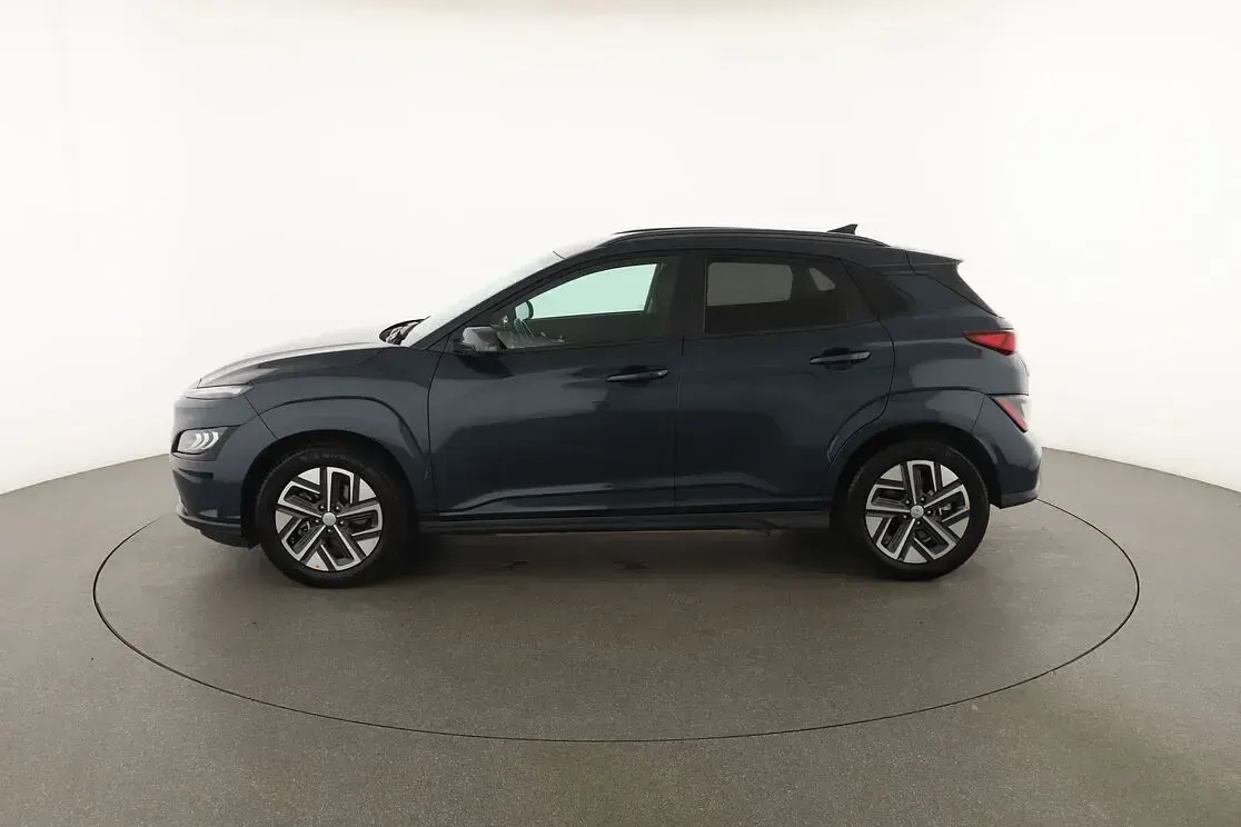 Käytetty Hyundai Kona 100 kW (136 HP) 2023 Sininen Katumaasturi