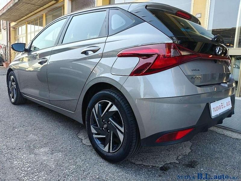 Usata Hyundai i20 84 CV (61 kW) 2022 Grigio chiaro Berlina