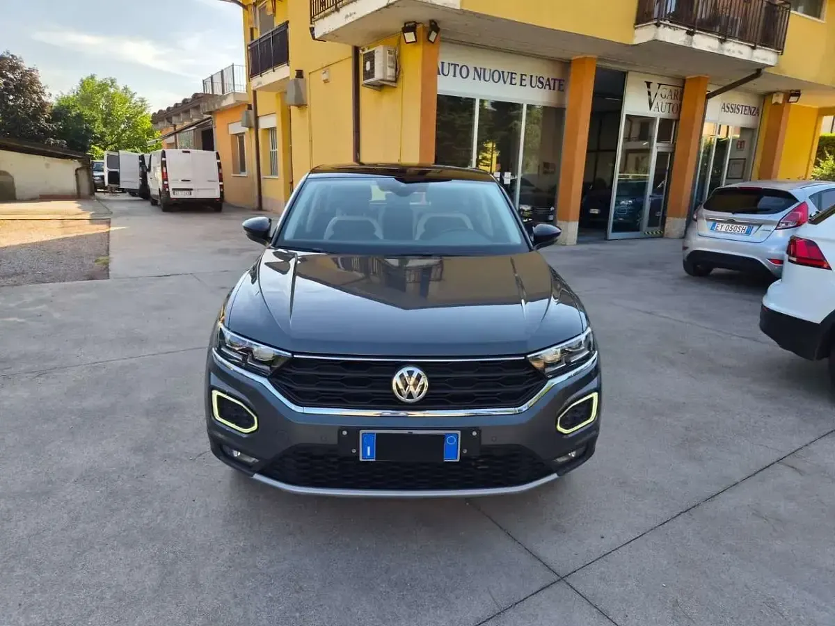 Usata VW T-Roc Advance 150 CV (110 kW) 2018 Grigio metallizzato SUV