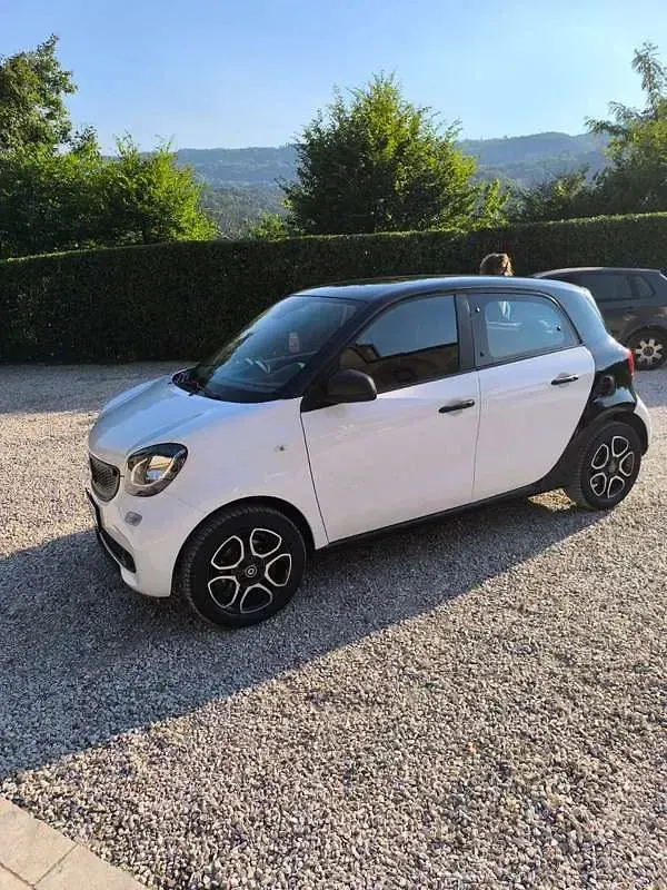 Usata Smart ForFour Passion 71 CV (52 kW) 2017 Bianco Utilitaria