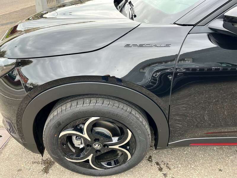 Usata Alfa Romeo Junior Edizione Speciale 136 CV (100 kW) 2024 Avorio gallera SUV