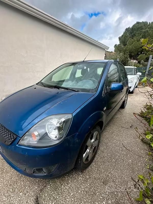 Usata Ford Fiesta 68 CV (50 kW) 2007 Blu Utilitaria