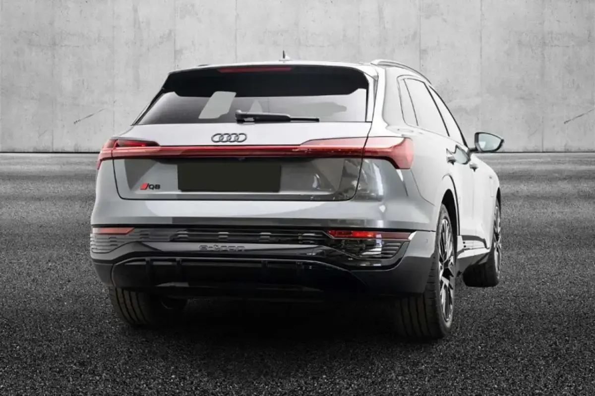 Usata Audi Q8 e-tron S-Line 158 kW (215 CV) 2023 Grigio SUV