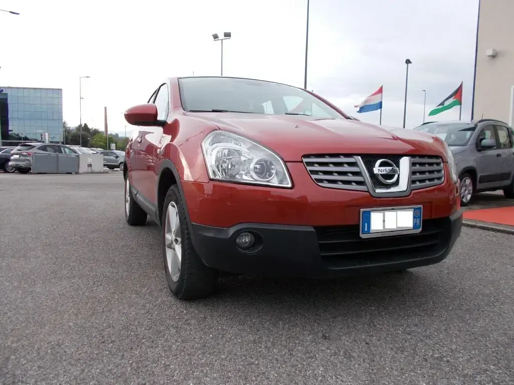 Usata Nissan Qashqai Tekna 106 CV (77 kW) 2009 Bordeaux / metallizzato SUV