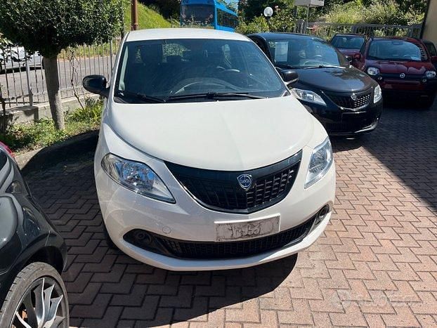 Usata Lancia Ypsilon Gold 69 CV (50 kW) 2024 Bianco Utilitaria