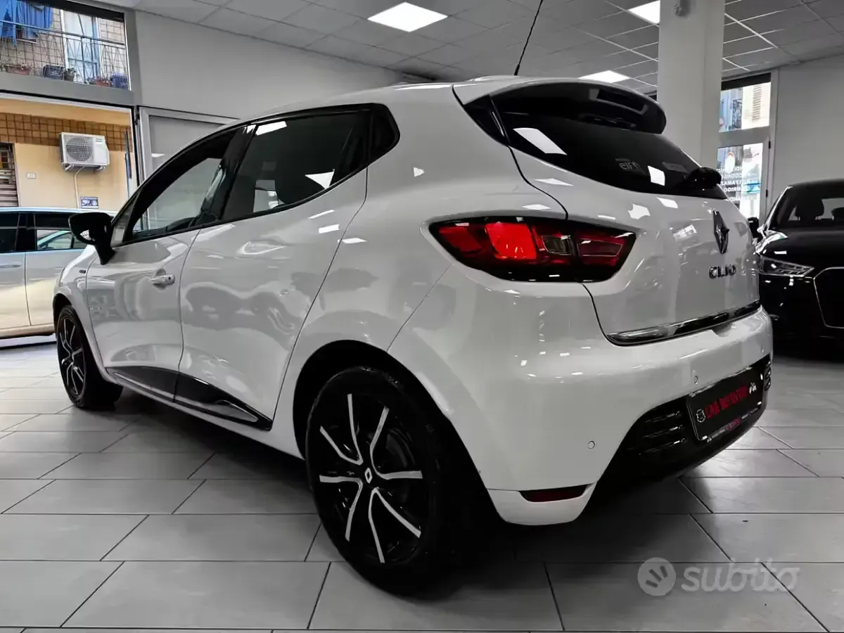 Second-hand Renault Clio IV Life 75 CP (55 kW) 2019 Alb Berlinǎ