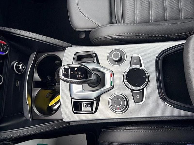 Usata Alfa Romeo Stelvio Veloce 210 CV (154 kW) 2024 Bianco SUV