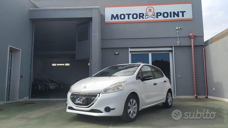 Bianco Usata 2015 Peugeot 208 Access Due volumi | 5900 € (Ottimo prezzo) - Immagine 1/4