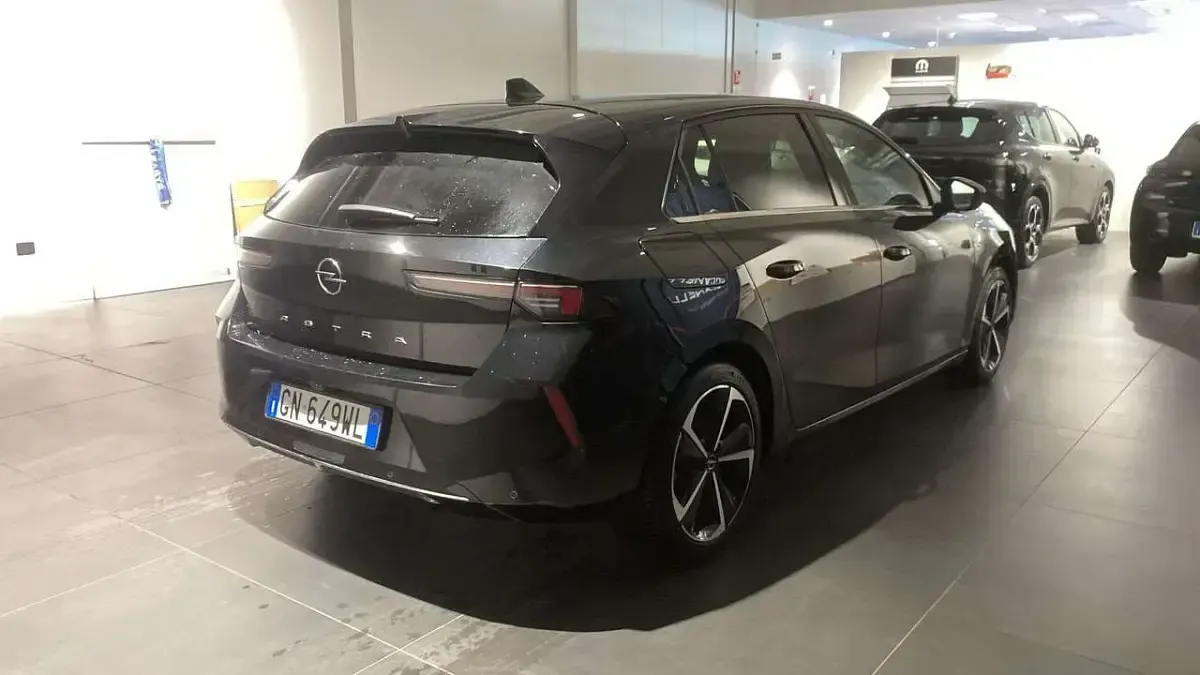 Usata Opel Astra Business Elegance 131 CV (96 kW) 2023 Nero Utilitaria