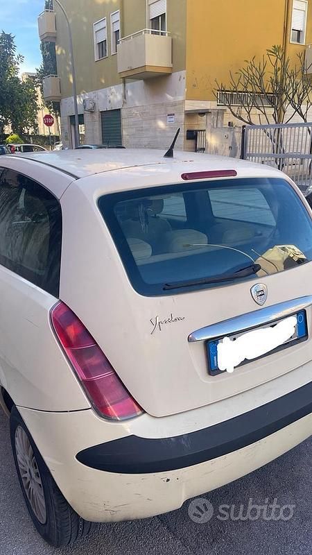 Usata Lancia Ypsilon 70 CV (51 kW) 2005 Bianco Utilitaria